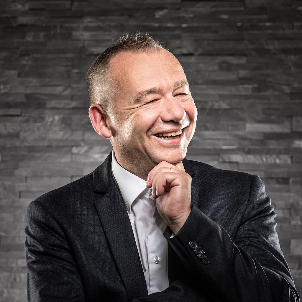 stephan_portrait_square_1024x1024